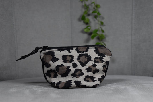 Tiny avec fond léopard et noir