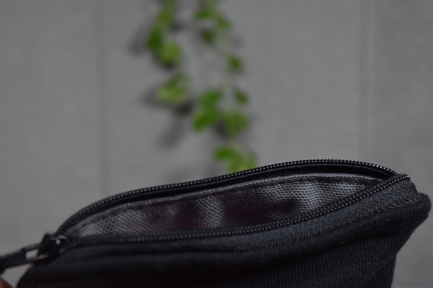 Tiny avec fond léopard et noir