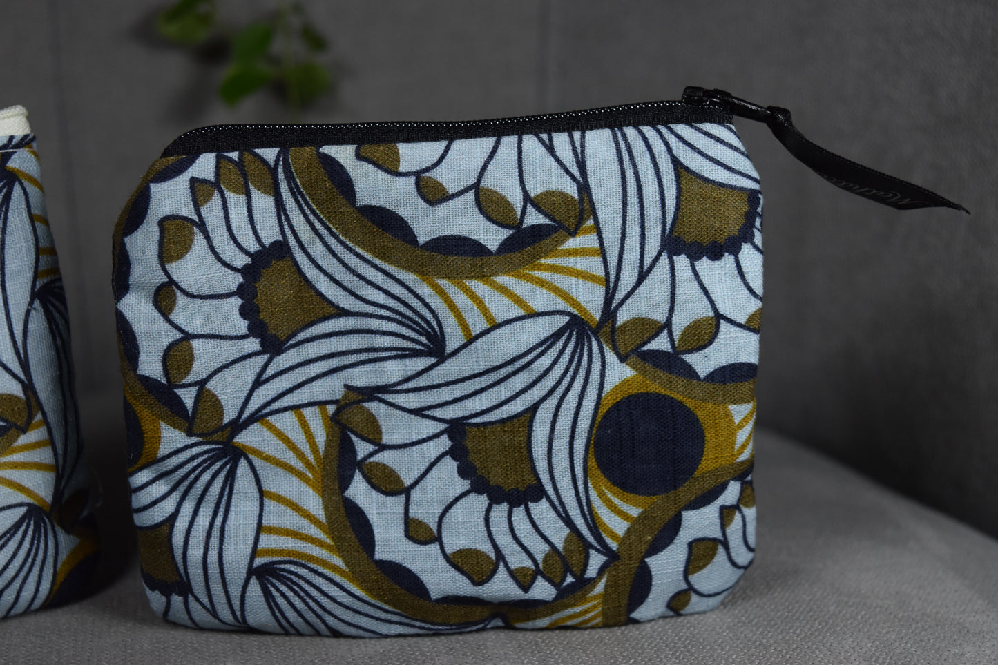 Tinys florales colorées et jeans